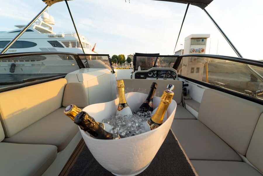 Zadar: Sunset and Night Cruise with Unlimited Sparkling Wine - The open-water sunset stop