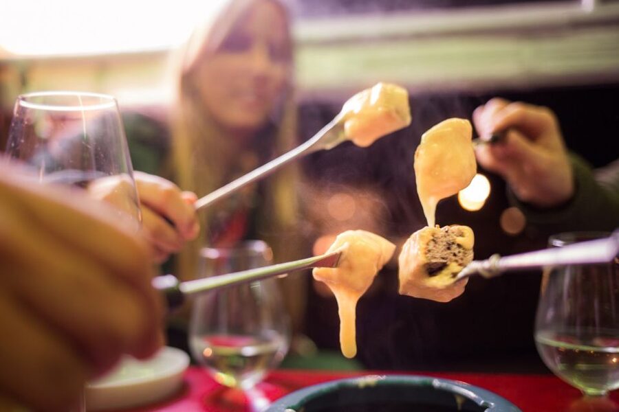 Zurich: Swiss Cheese Fondue & Wine e-Tuk-Tuk City Tour - Key points to know before booking