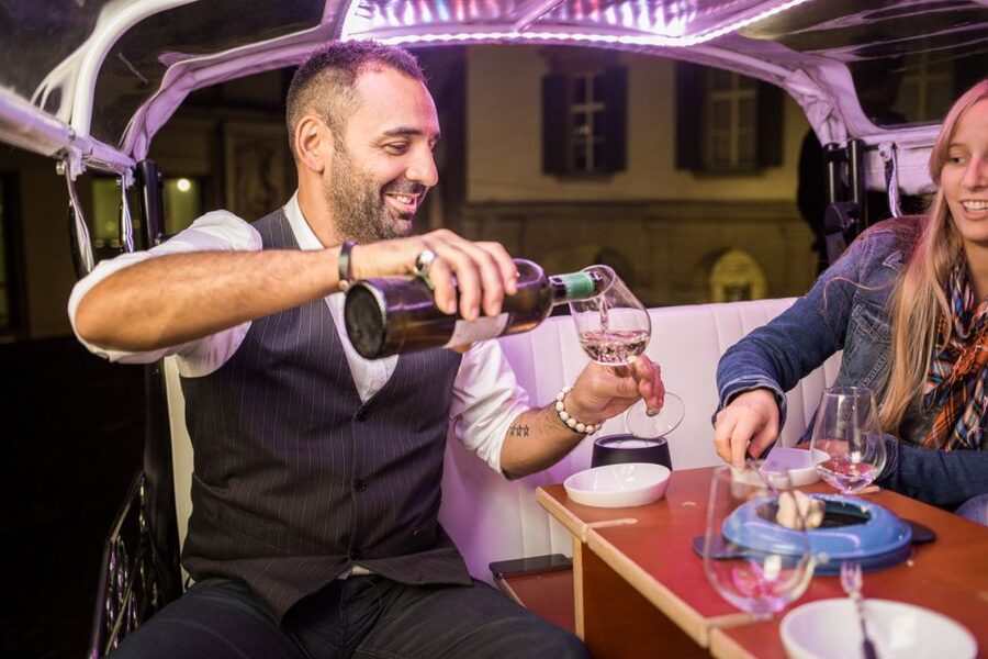 Zurich: Swiss Cheese Fondue & Wine e-Tuk-Tuk City Tour - A fondue dinner that keeps moving through Zurich